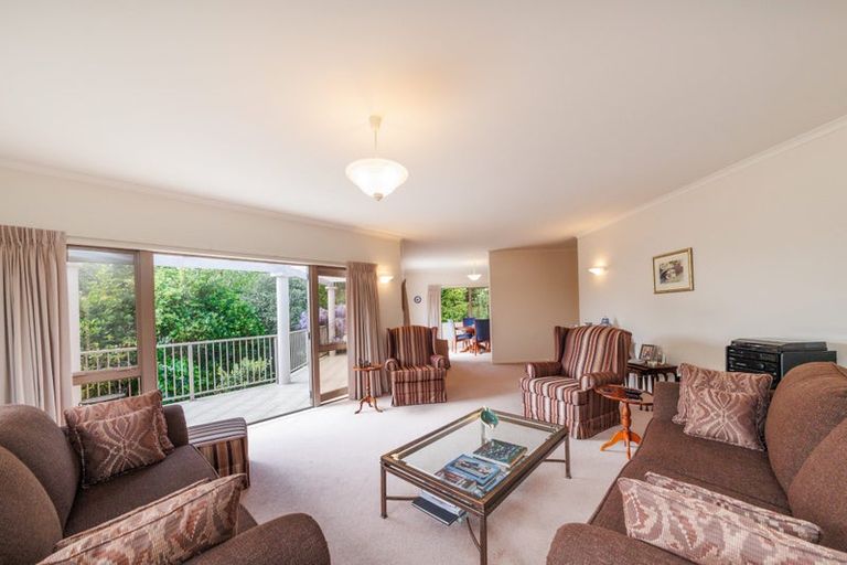 Photo of property in 2 Kea Place, Fitzherbert, Palmerston North, 4410