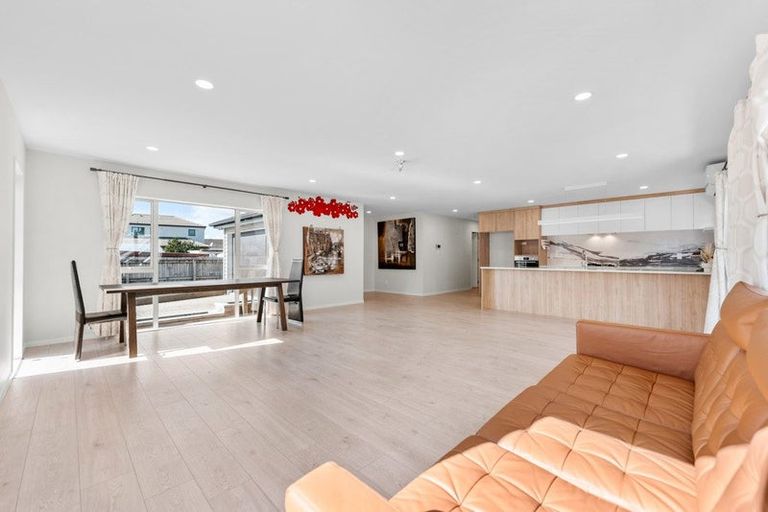 Photo of property in 25a Larnoch Road, Henderson, Auckland, 0610