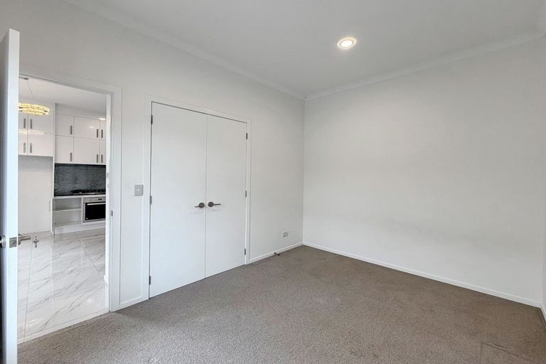 Photo of property in 1 Iwinuku Crescent, Wattle Downs, Auckland, 2103