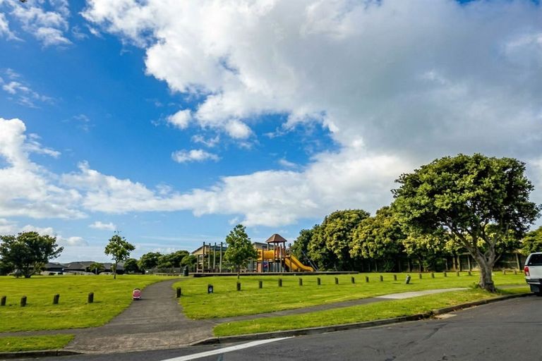 Photo of property in 2 Cyclamen Road, Mangere, Auckland, 2022