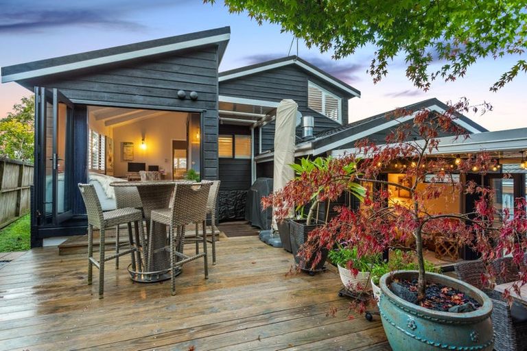 Photo of property in 1/6 Oystergrove Road, West Harbour, Auckland, 0618