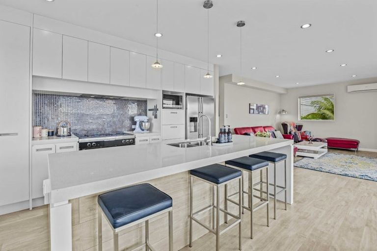 Photo of property in 114 Fairview Avenue, Fairview Heights, Auckland, 0632