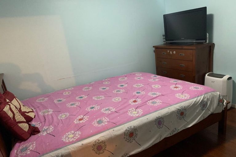 Photo of property in 8 Garner Place, Glenfield, Auckland, 0629