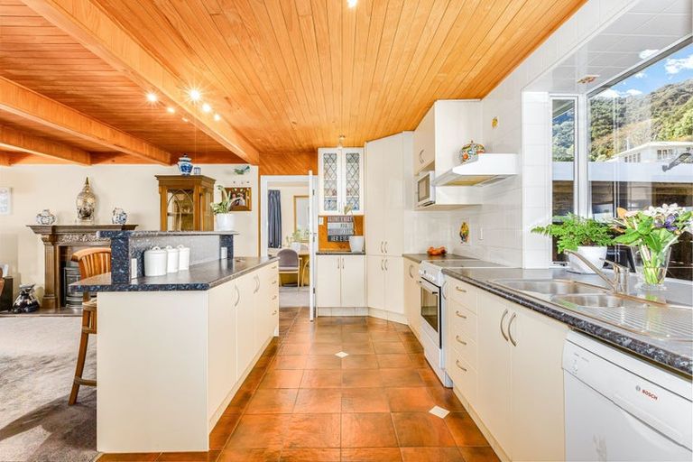 Photo of property in 3 Glen Alice Grove, Naenae, Lower Hutt, 5011