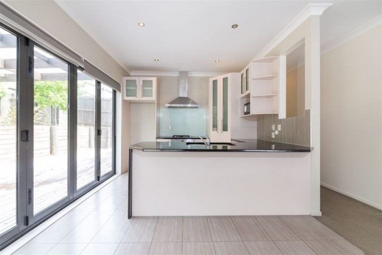 Photo of property in 23 Midhurst Avenue, Henderson, Auckland, 0612