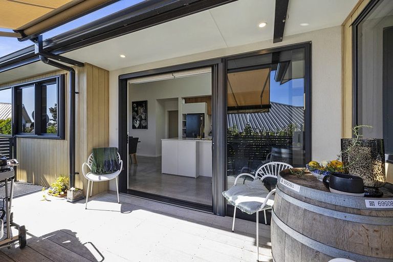 Photo of property in 2/31 Links Drive, Waiwhakaiho, New Plymouth, 4312