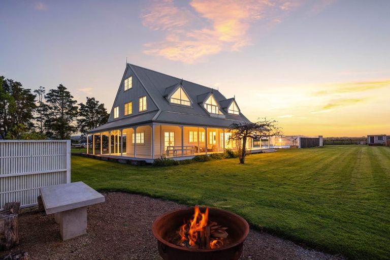 Photo of property in 161 Monument Road, Clevedon, 2582