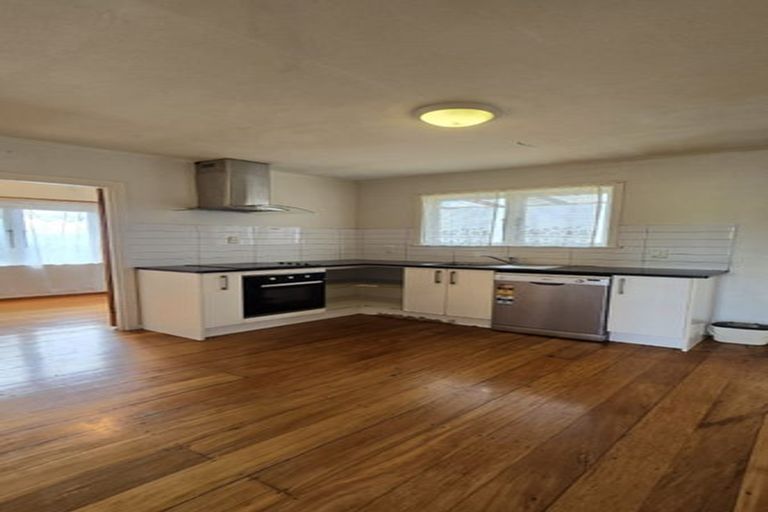 Photo of property in 4 Binsted Road, New Lynn, Auckland, 0600