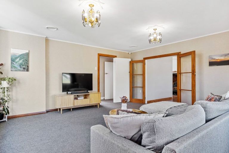 Photo of property in 12 Mara Street, Mangatainoka, Pahiatua, 4982