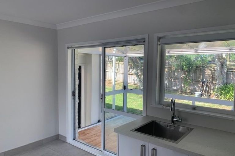 Photo of property in 2/22 Gladys Avenue, Glenfield, Auckland, 0629