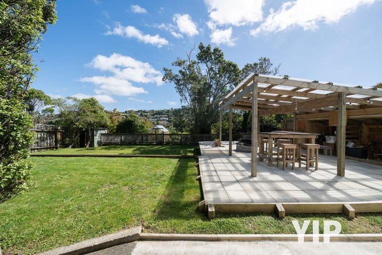 Photo of property in 15 Robert Street, Newlands, Wellington, 6037