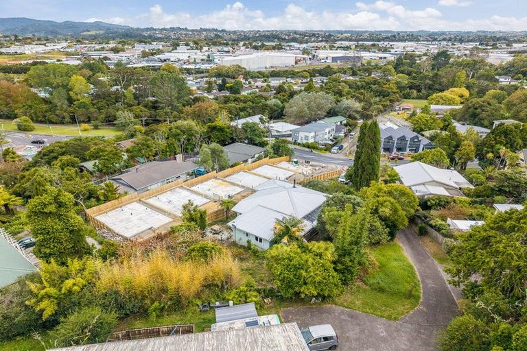 Photo of property in 10 Seymour Road, Sunnyvale, Auckland, 0612
