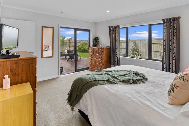 Photo of property in 28 Abby Road, Fitzherbert, Palmerston North, 4410