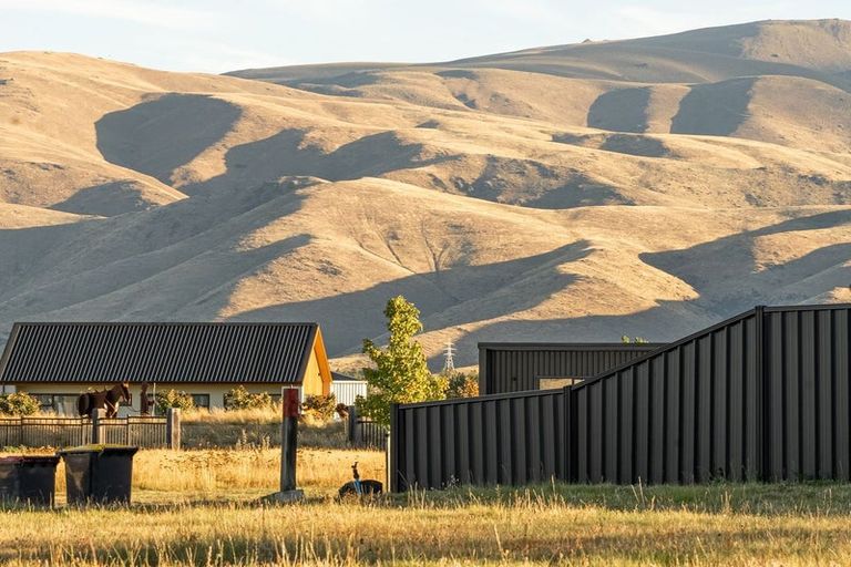 Photo of property in 10 Birch Hill Drive, Twizel, 7901