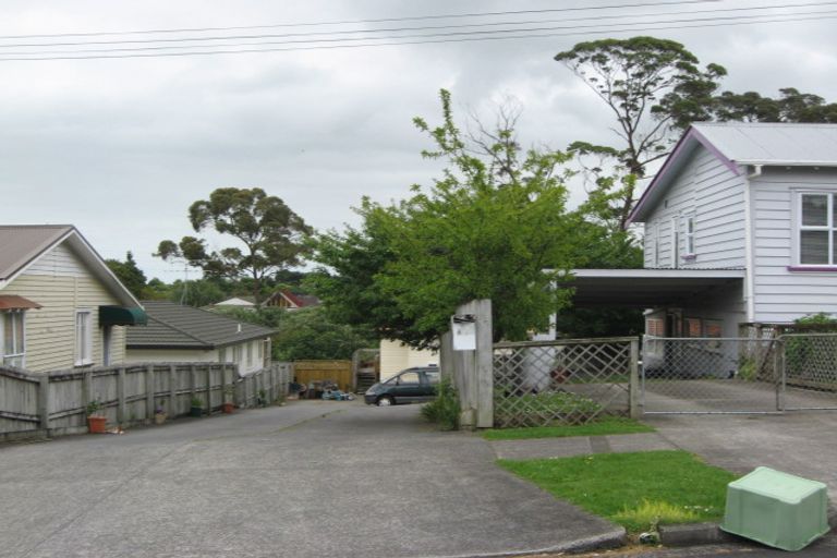 Photo of property in 4a Waiari Road, Conifer Grove, Takanini, 2112