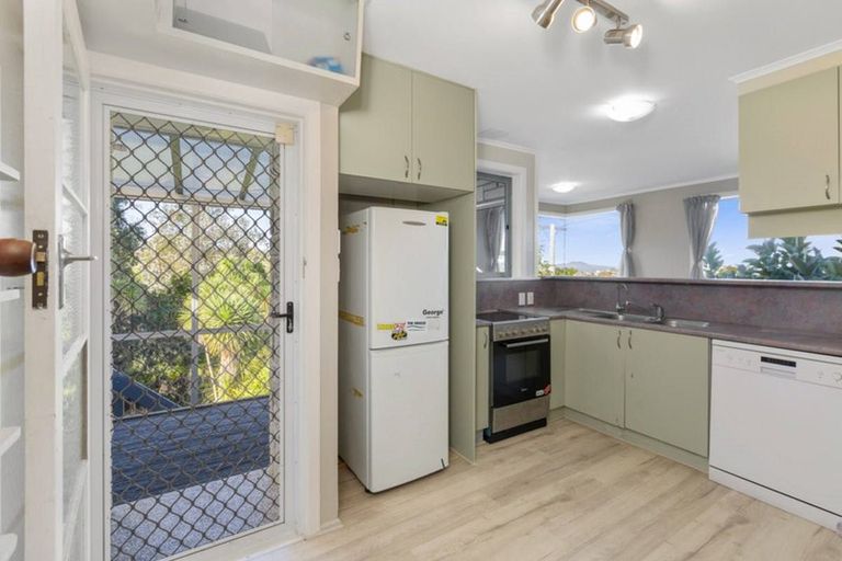 Photo of property in 12 Limmer Place, Browns Bay, Auckland, 0632