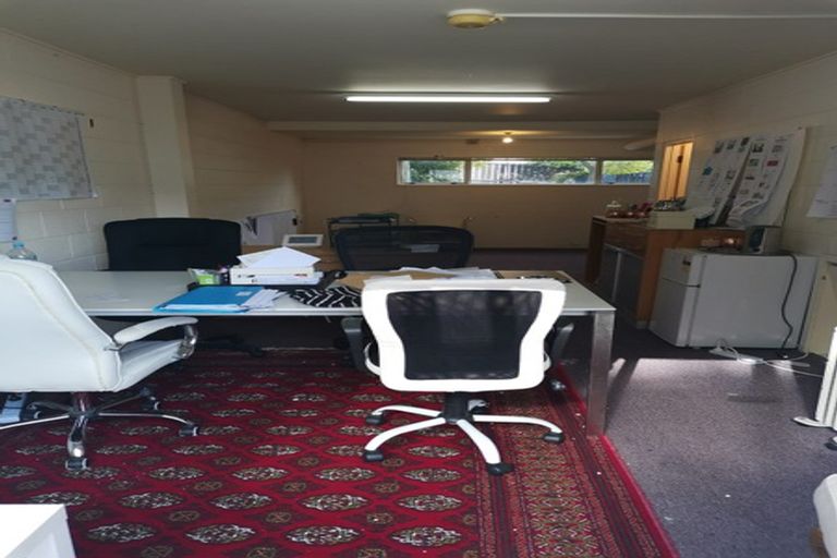 Photo of property in 2/268a Onewa Road, Birkenhead, Auckland, 0626