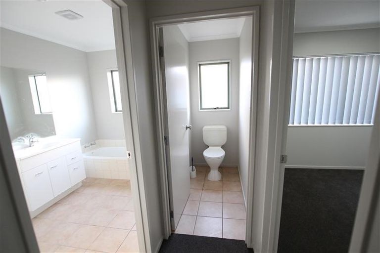 Photo of property in 2 Ettrick Lane, Papakura, 2110