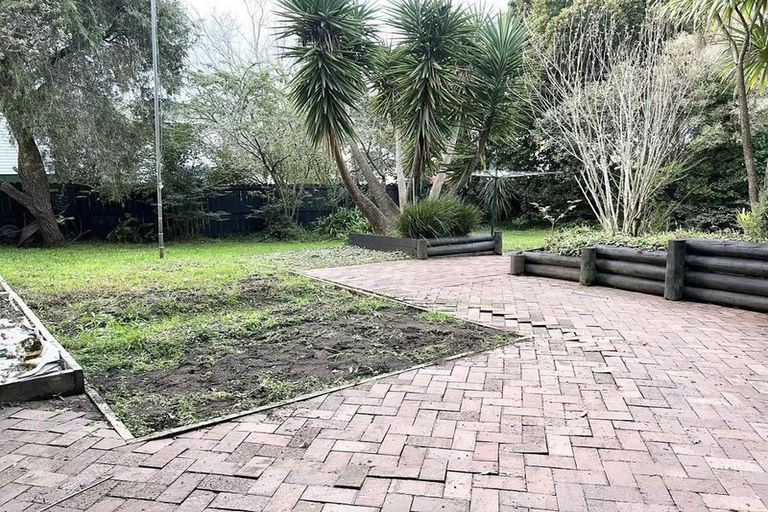 Photo of property in 39 Bodi Place, Te Atatu South, Auckland, 0610