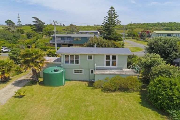 Photo of property in 75 Blue Pacific Parade, Riversdale Beach, Masterton, 5872