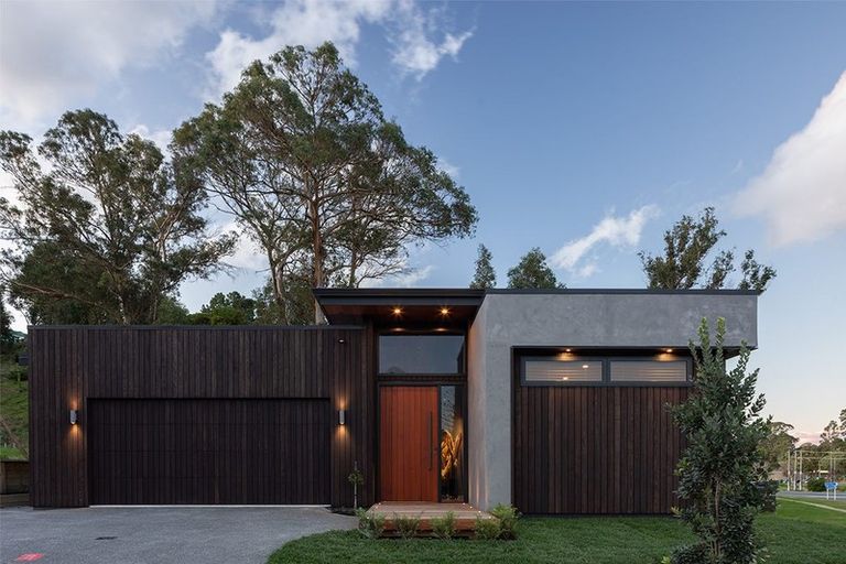 Photo of property in 70 Oak Road, Poraiti, Napier, 4112