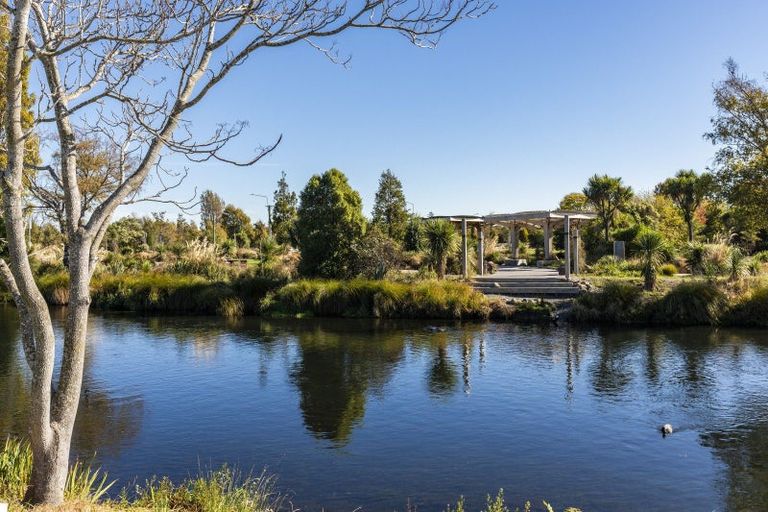 Photo of property in 664 Avonside Drive, Avonside, Christchurch, 8061