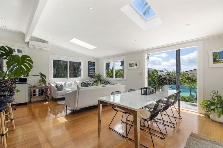 Photo of property in 2 Bayview Road, Hauraki, Auckland, 0622