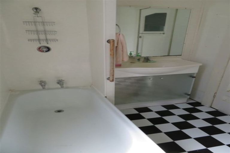 Photo of property in 132 Karaka Road, Thames, 3500