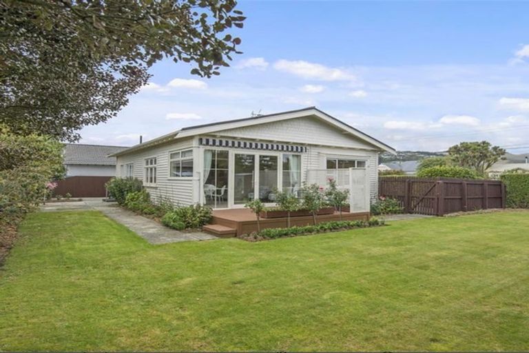 Photo of property in 9 Martin Avenue, Beckenham, Christchurch, 8023