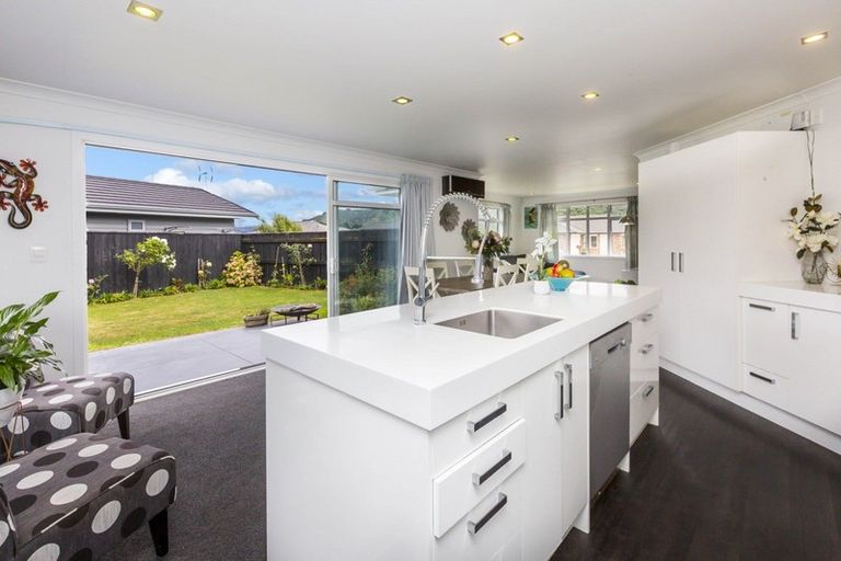Photo of property in 4 Citrine Grove, Timberlea, Upper Hutt, 5018