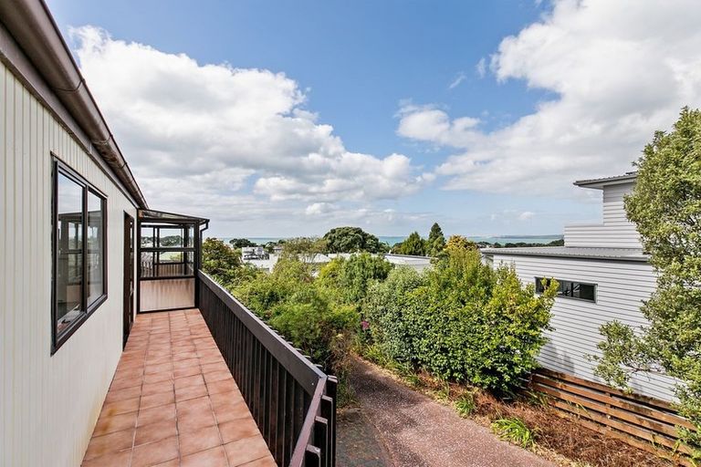 Photo of property in 1/43 Eastcliffe Road, Castor Bay, Auckland, 0620