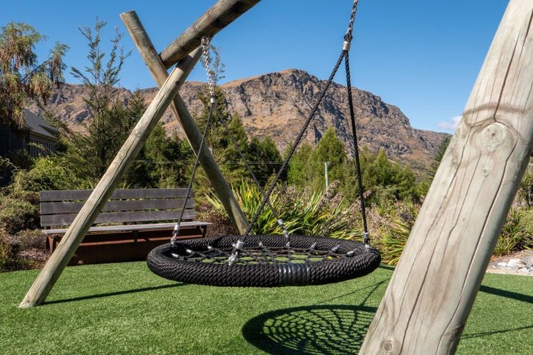 Photo of property in 28/6 George Bullen Lane, Arthurs Point, Queenstown, 9371