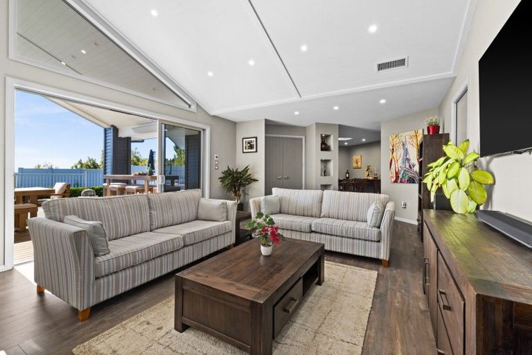 Photo of property in 12 Spur Road, Havelock North, 4130