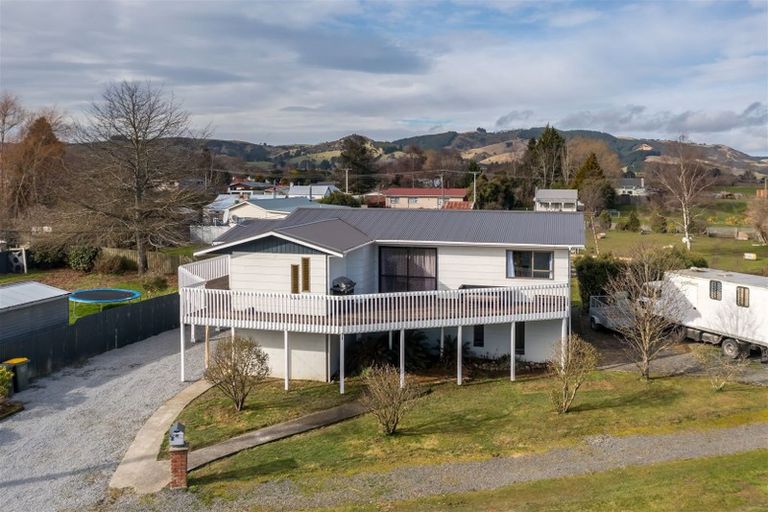 Photo of property in 8 Scott Street, Milton, 9220