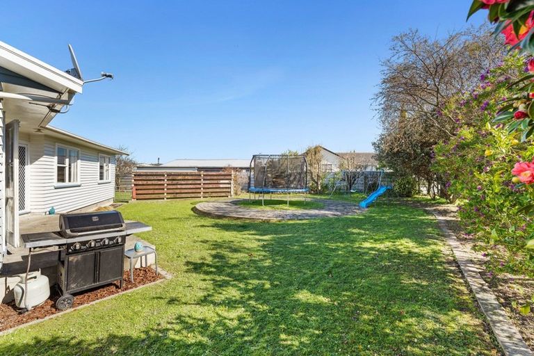 Photo of property in 6 Wairau Place, Kelvin Grove, Palmerston North, 4414
