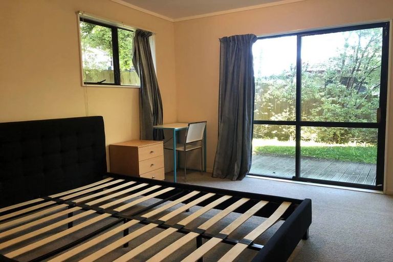 Photo of property in 37 Sunset Road, Totara Vale, Auckland, 0632