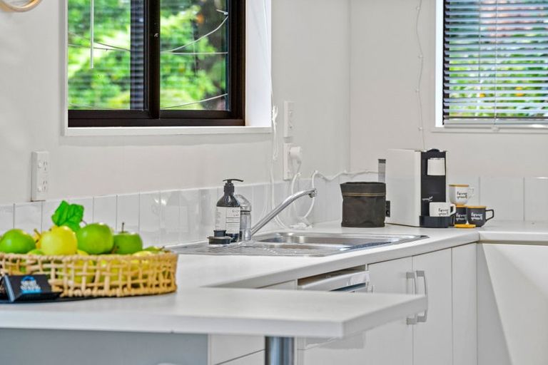 Photo of property in 2/19 Seaview Road, Glenfield, Auckland, 0629