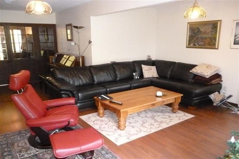 Photo of property in 11 Regency Crescent, Redwood, Christchurch, 8051