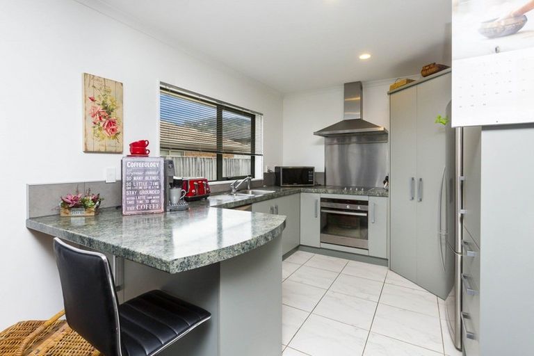 Photo of property in 32 Percy Kinsman Crescent, Riverstone Terraces, Upper Hutt, 5018