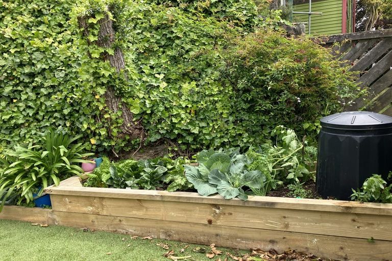 Photo of property in 4/52 Kelburn Parade, Kelburn, Wellington, 6012