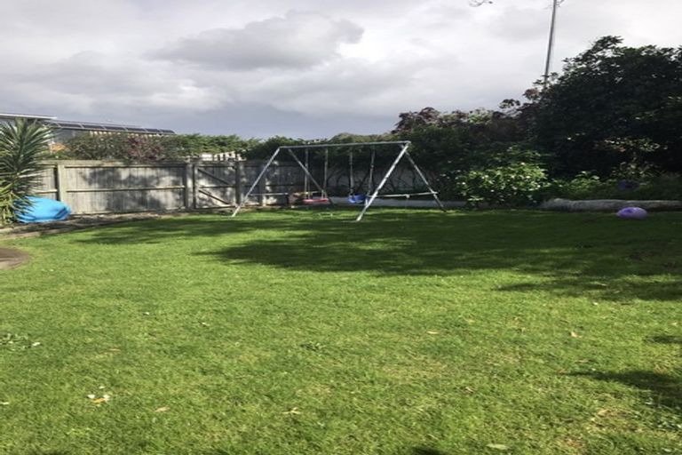 Photo of property in 72 Ridge Road, Howick, Auckland, 2014