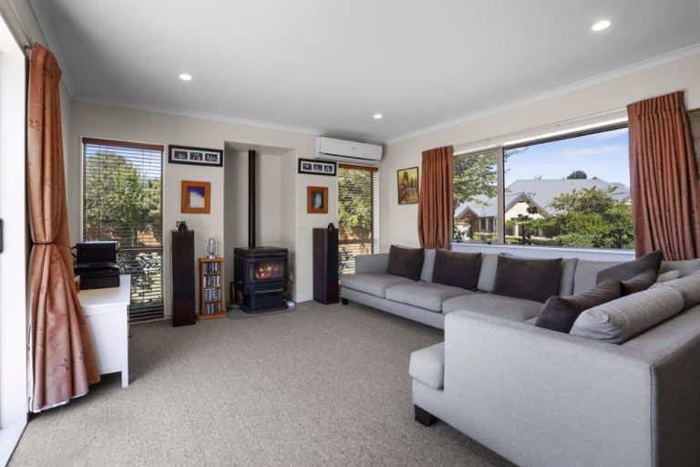 Photo of property in 5 Willowside Place, Amberley, 7410