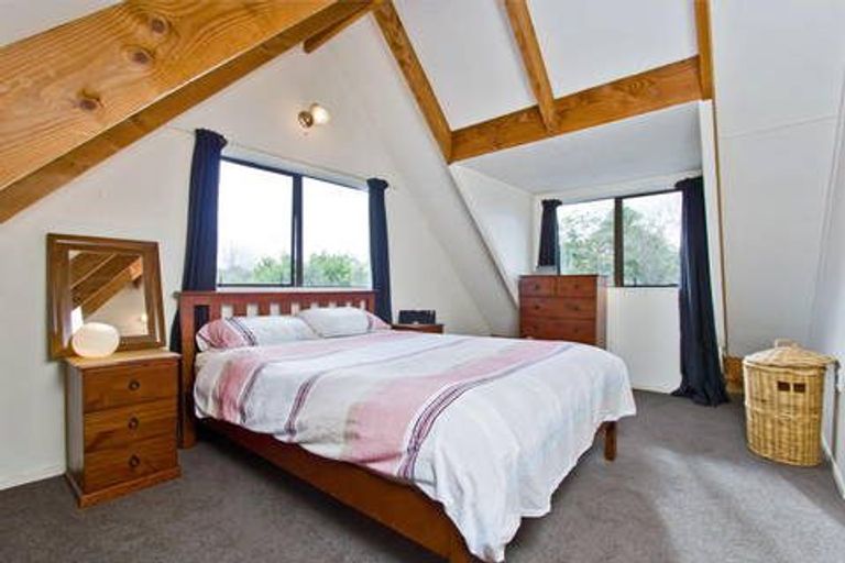 Photo of property in 24 Karamu Street, Te Atatu Peninsula, Auckland, 0610