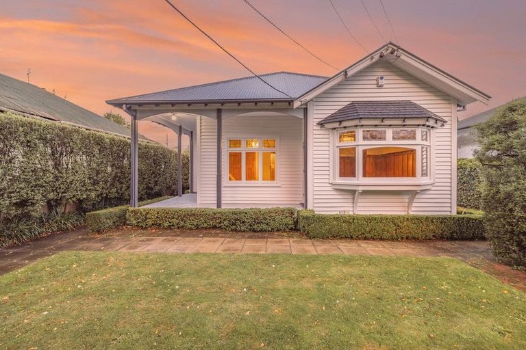 Photo of property in 48 Woodville Street, Edgeware, Christchurch, 8013