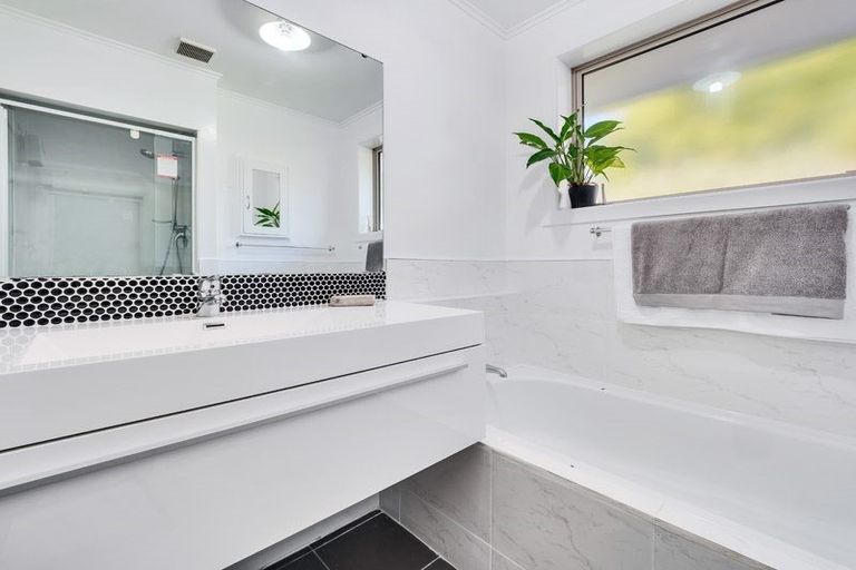 Photo of property in 28 Beverley Crescent, Hillcrest, Hamilton, 3216