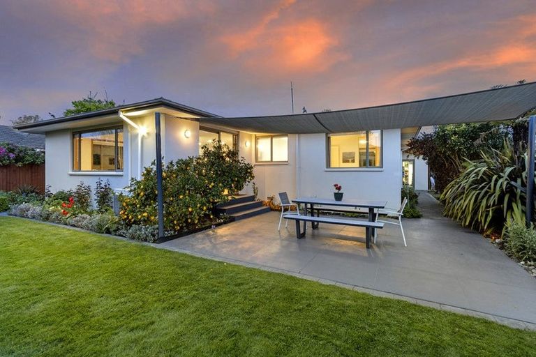 Photo of property in 11 Greers Road, Ilam, Christchurch, 8041