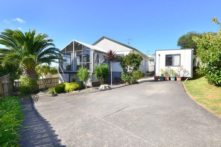 Photo of property in 8 Grenadine Place, Unsworth Heights, Auckland, 0632