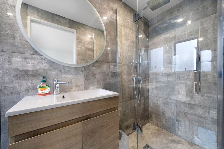 Photo of property in 4/68 Smythe Road, Henderson, Auckland, 0612