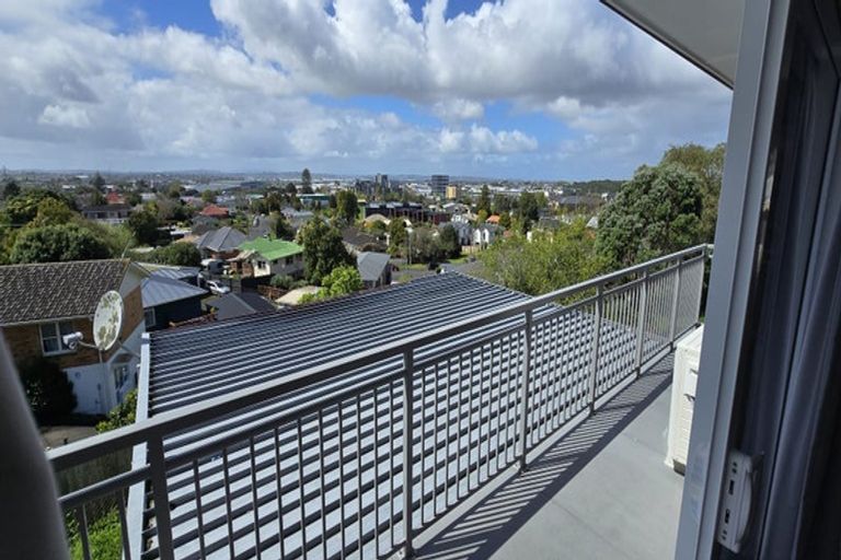Photo of property in 12 Ruawai Road, Mount Wellington, Auckland, 1060
