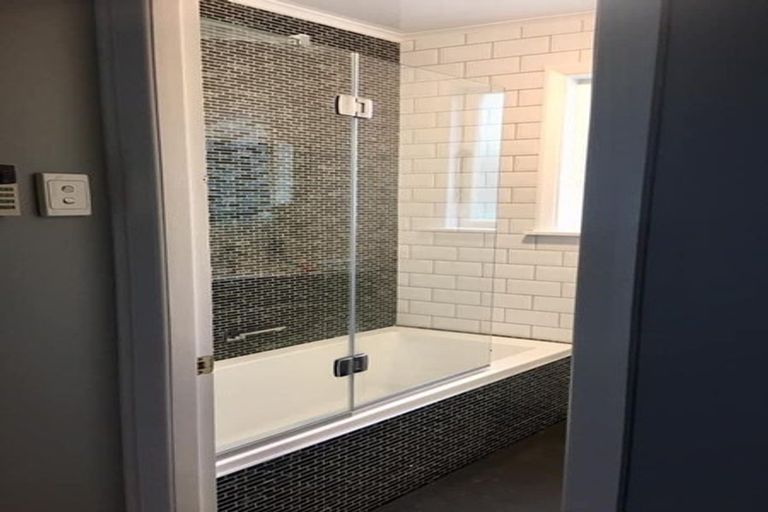 Photo of property in 34 Ranui Terrace, Tawa, Wellington, 5028